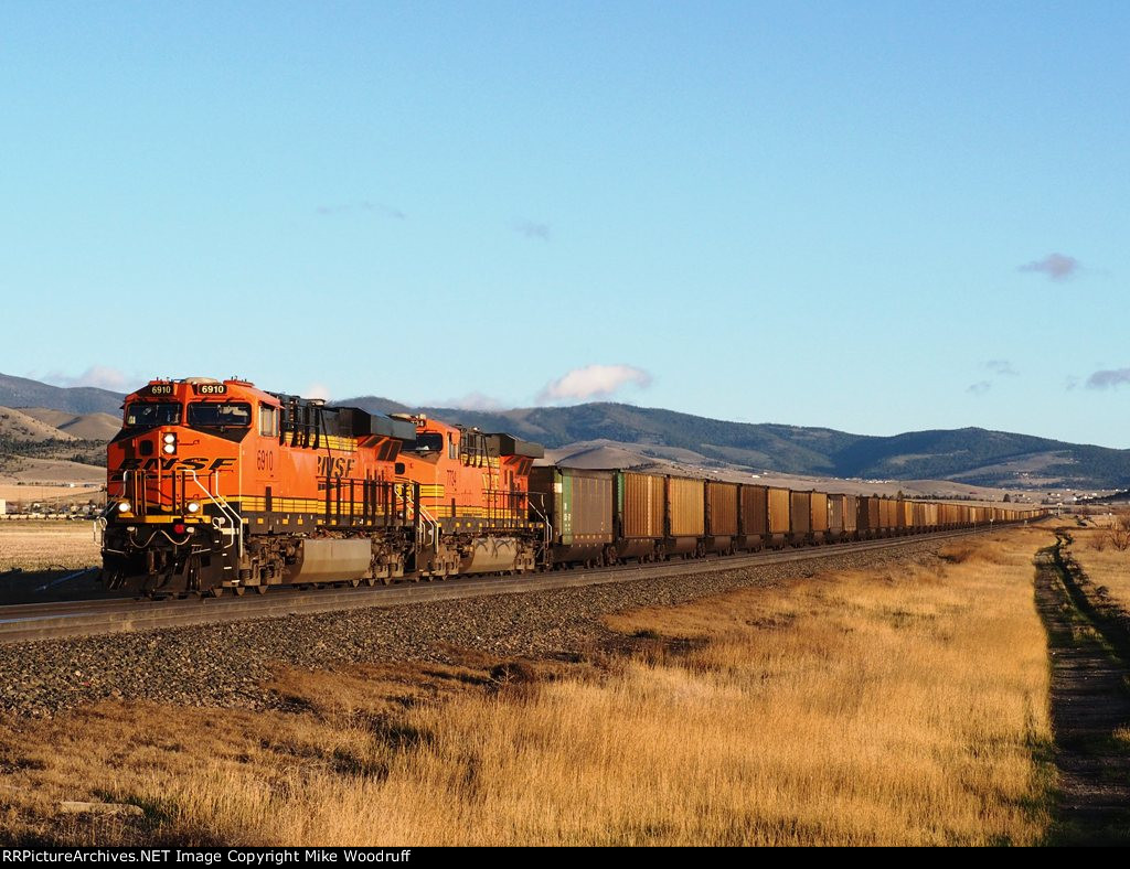 BNSF 6910